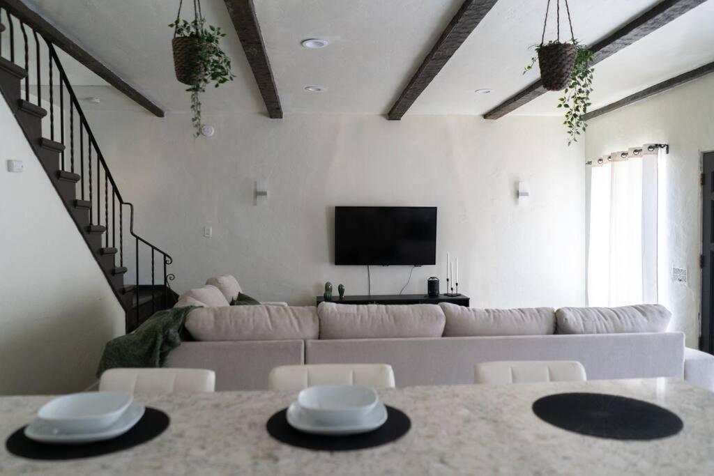Spacious 2-Bedroom Unit In Hollywood Los Angeles Eksteriør billede